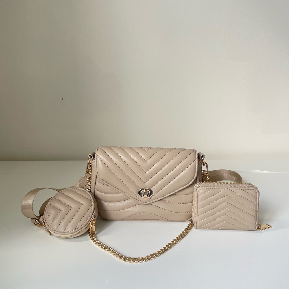 Beige crossbody bag with chain and strap. Matching cardholder & coin purse.